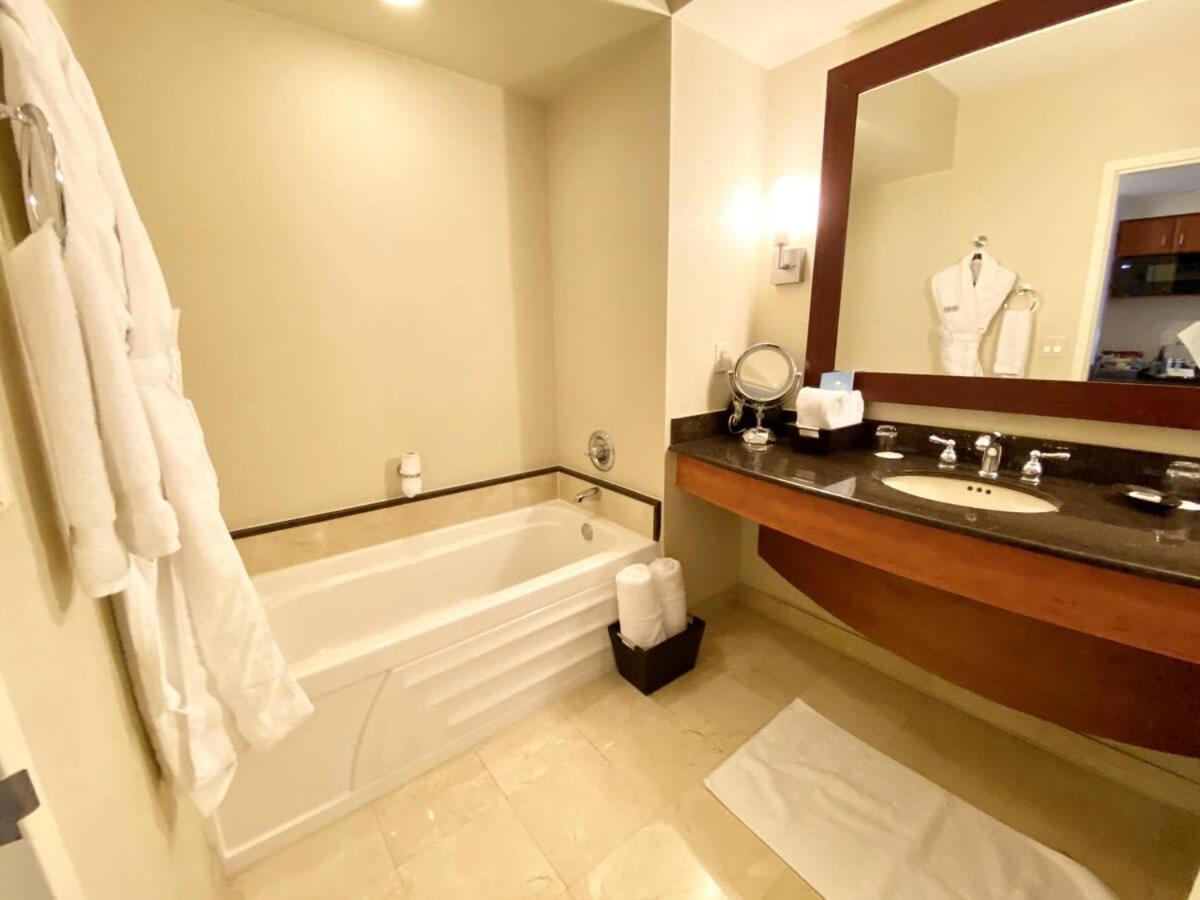 Trump International Resort By Zen Vacation Rentals マイアミビーチ エクステリア 写真