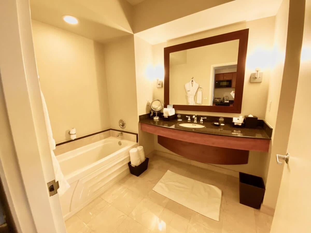 Trump International Resort By Zen Vacation Rentals マイアミビーチ エクステリア 写真